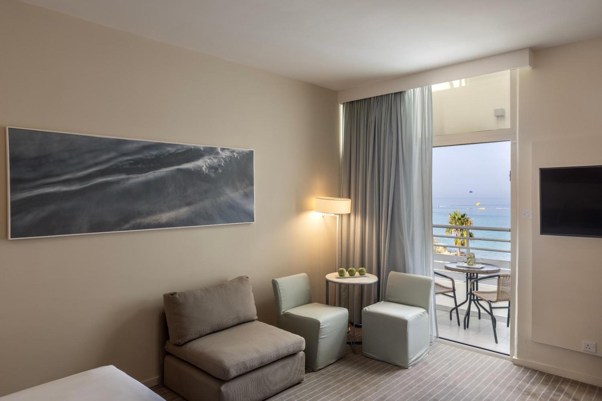 Capo Bay Hotel Protaras Exterior foto A room at the hotel