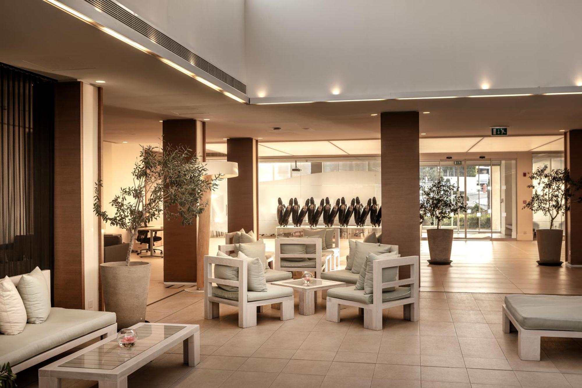 Capo Bay Hotel Protaras Exterior foto The lobby of the hotel
