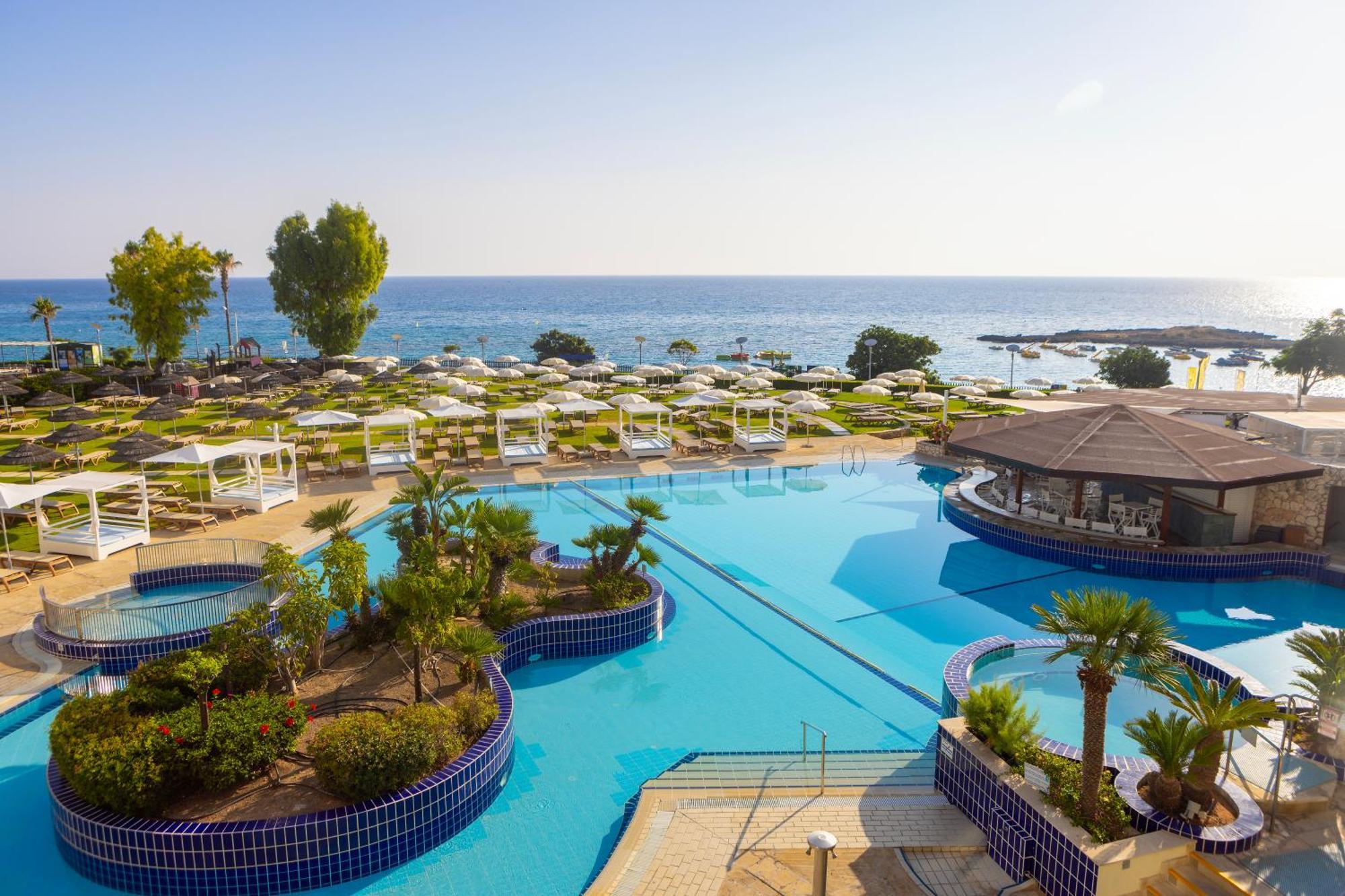 Capo Bay Hotel Protaras Exterior foto The resort's swimming pool