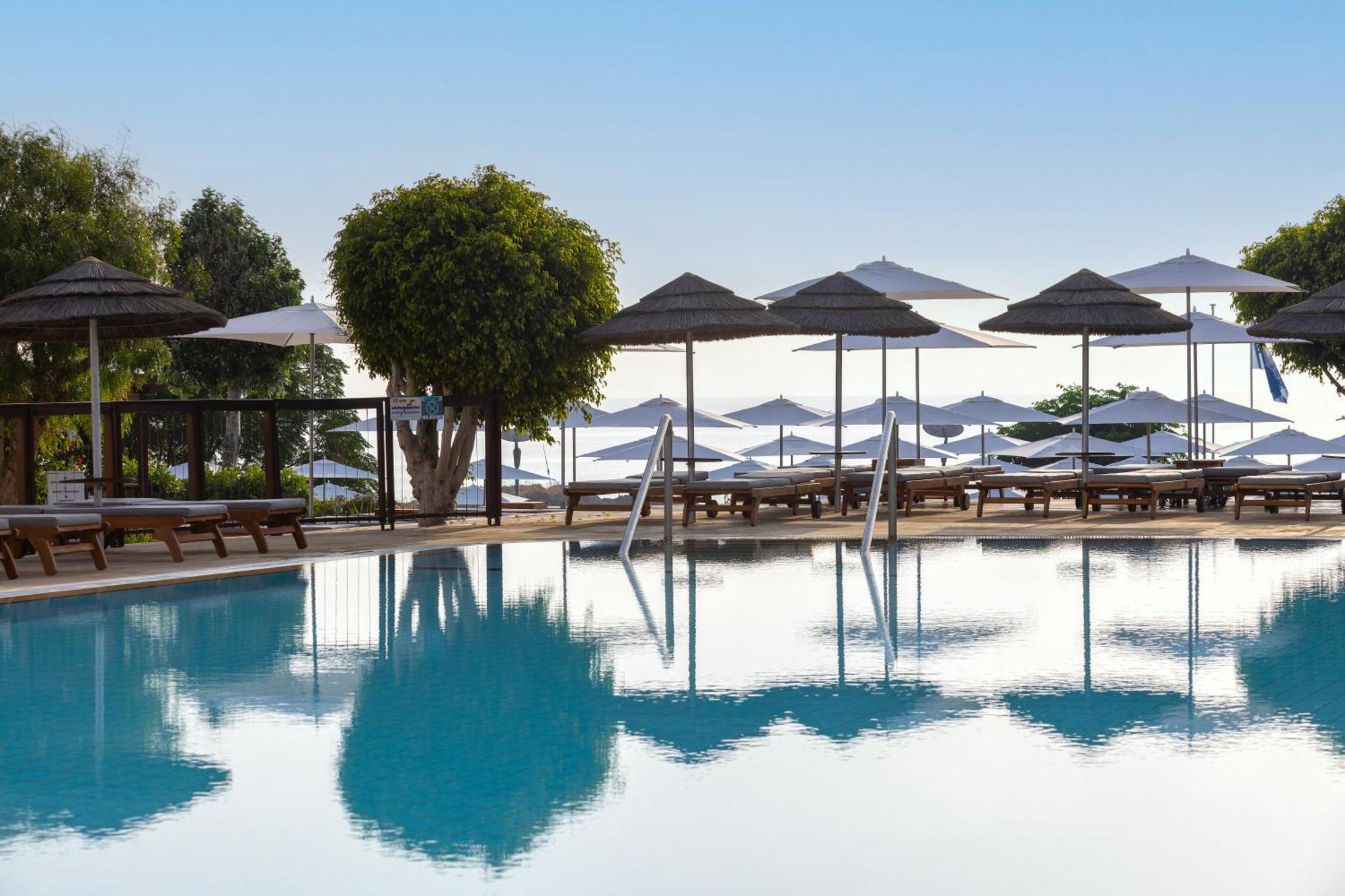 Capo Bay Hotel Protaras Exterior foto The pool at the hotel