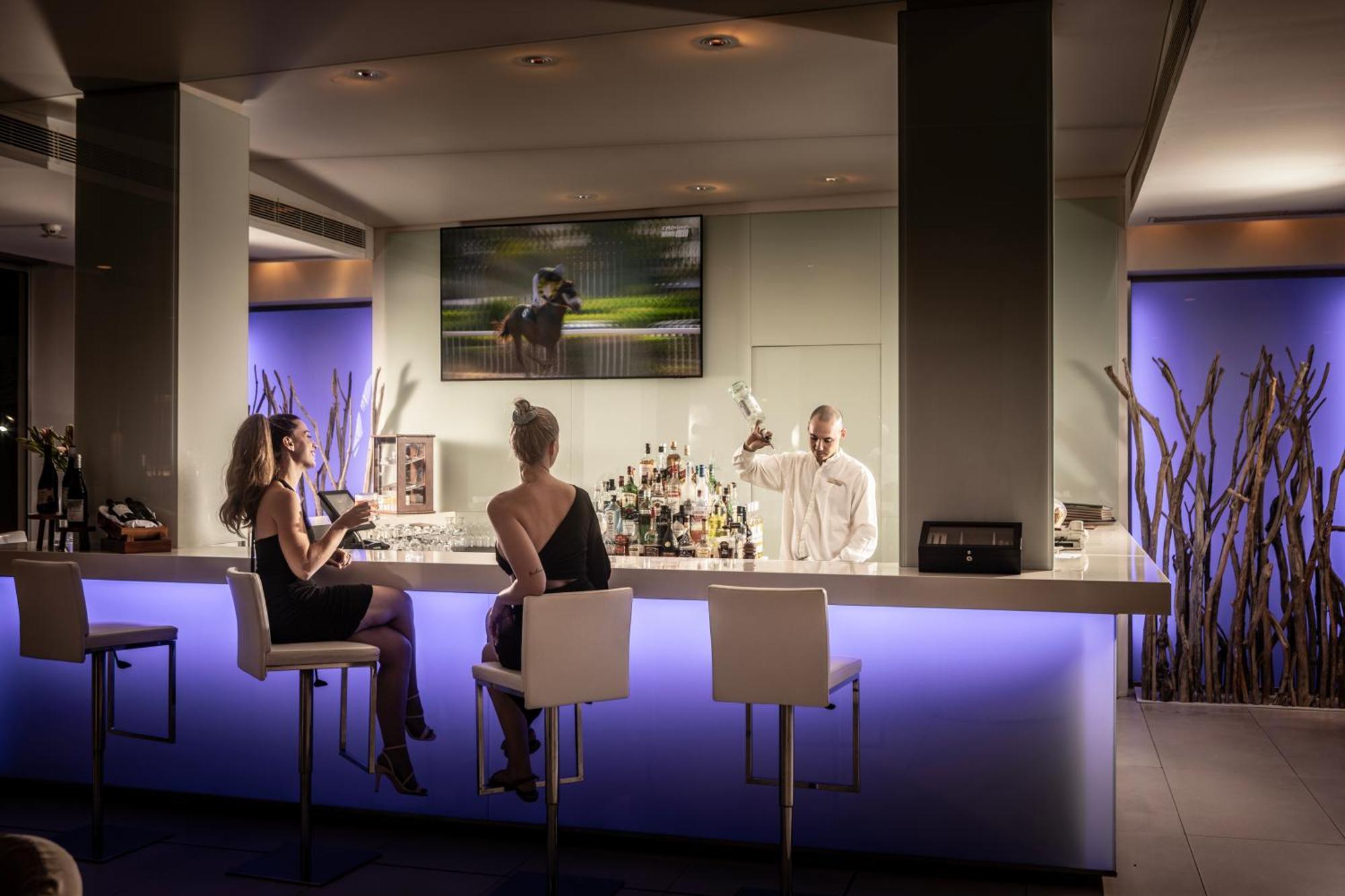Capo Bay Hotel Protaras Exterior foto The bar at the lounge