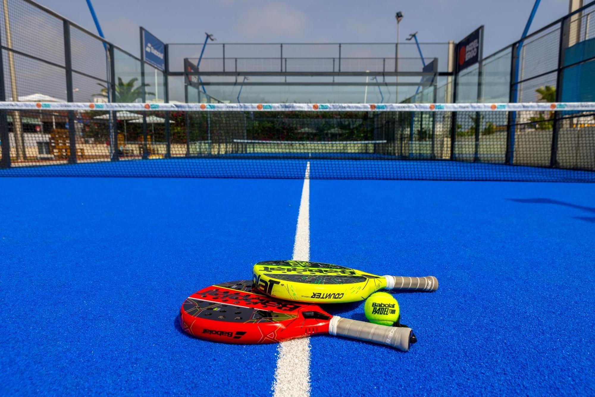 Capo Bay Hotel Protaras Exterior foto A paddle tennis court