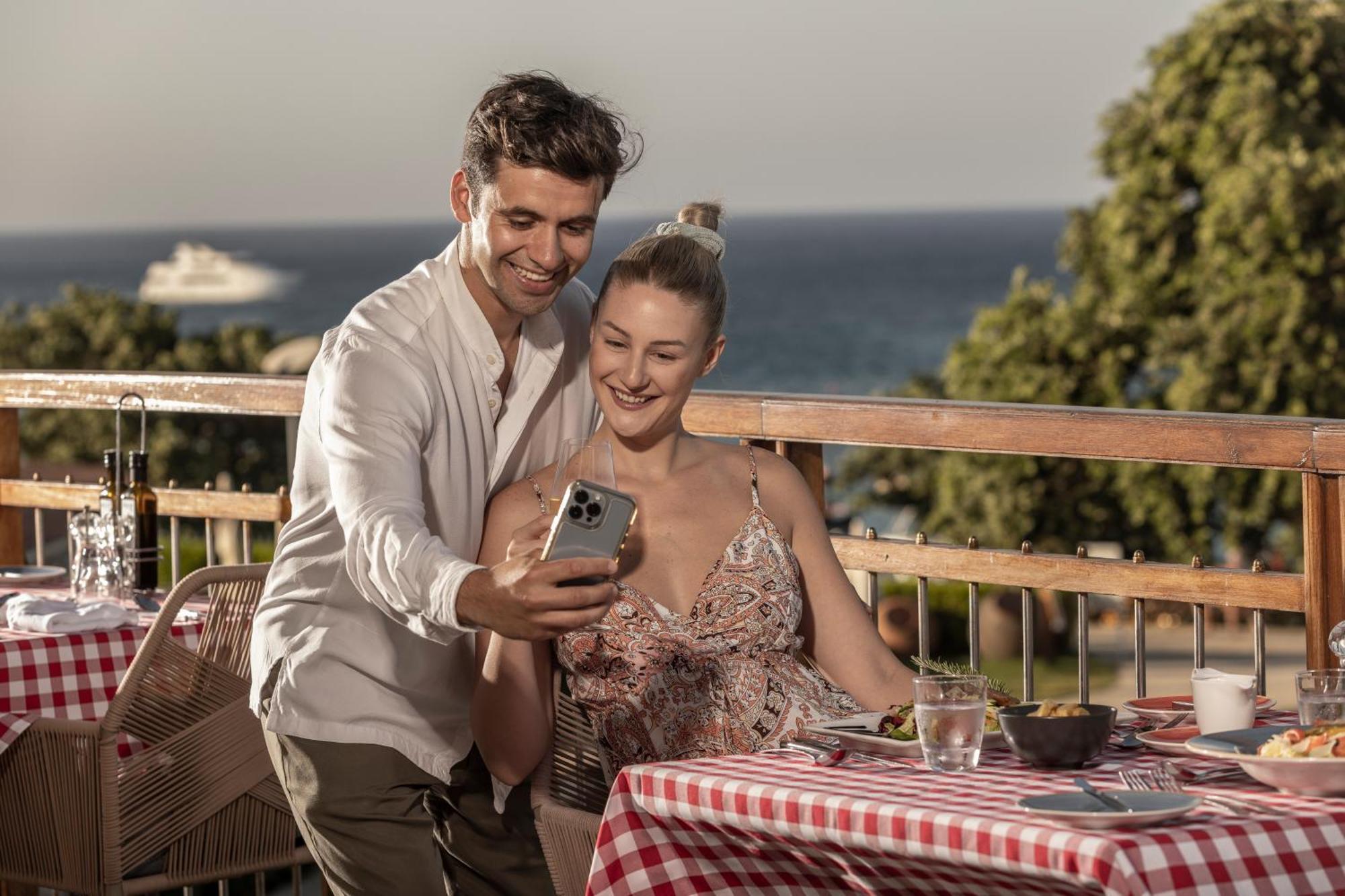 Capo Bay Hotel Protaras Exterior foto The OnePlus 8